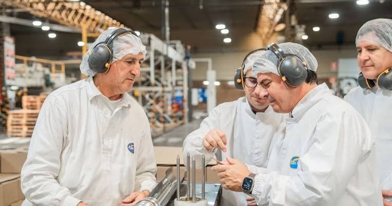 Lo que dejó la visita de Orrego a Arcor: 130 millones de kilos y 600 empleos