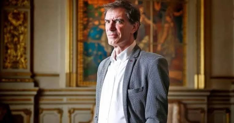 Un adiós y una llegada sacuden la parroquia de Villa del Carril