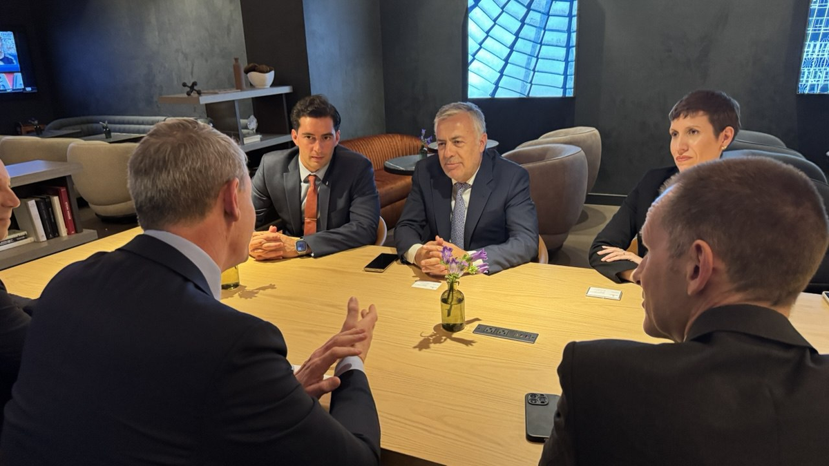 Cornejo en Nueva York: se reunió con Deutsche Bank y Morgan Stanley para atraer inversiones a Mendoza