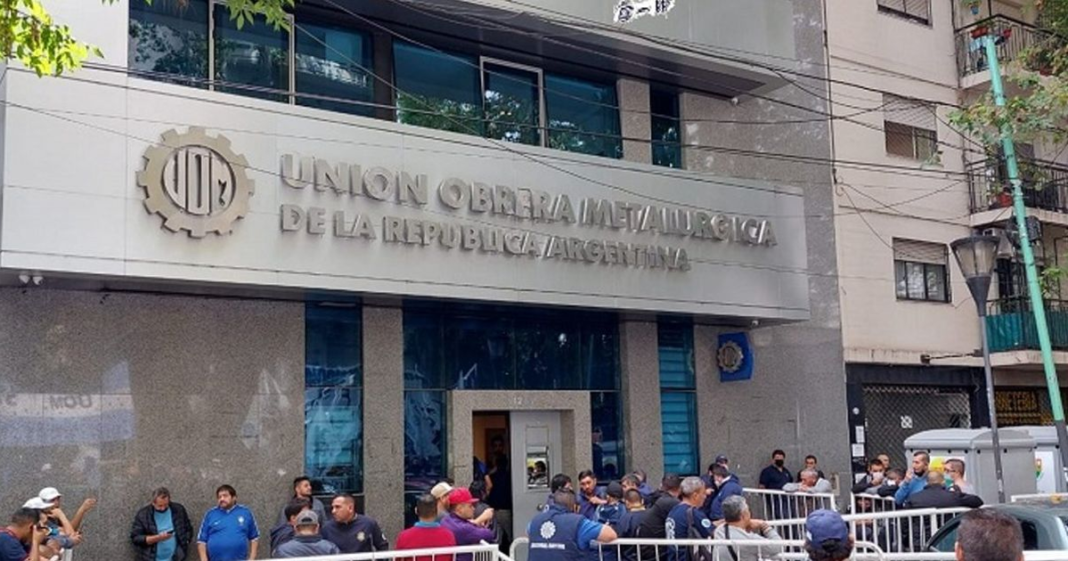 Allanaron la sede de la UOM: investigan al gremio por un contrato con una empresa vinculada a La Cámpora
