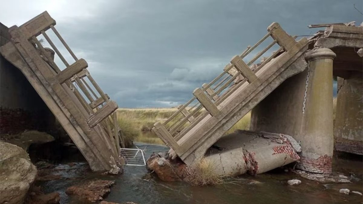 Se cayó un puente histórico en Buenos Aires y dejó a todo un pueblo sin salida: qué pasó