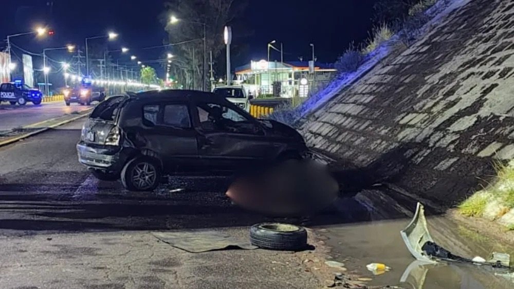 Tragedia en la Ruta 7: un hombre murió al chocar contra un puente en San Martín