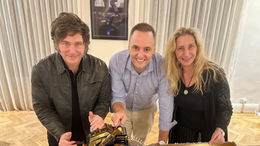 ¿Cuánto le queda a Adorni como jefe de Gabinete? Adentro de LLA ya lo comparan con el caso Espert