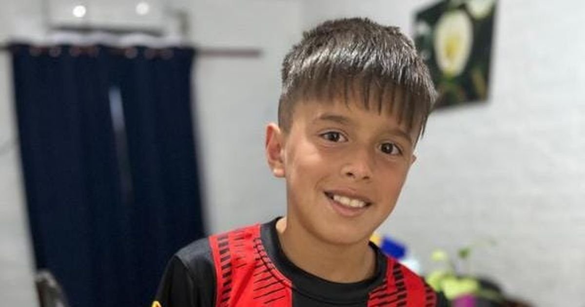 El pibe de Trinidad que lo busca Estudiantes de La Plata: tiene 10 años, juega increíble y quiere comprarle una casa a sus abuelos