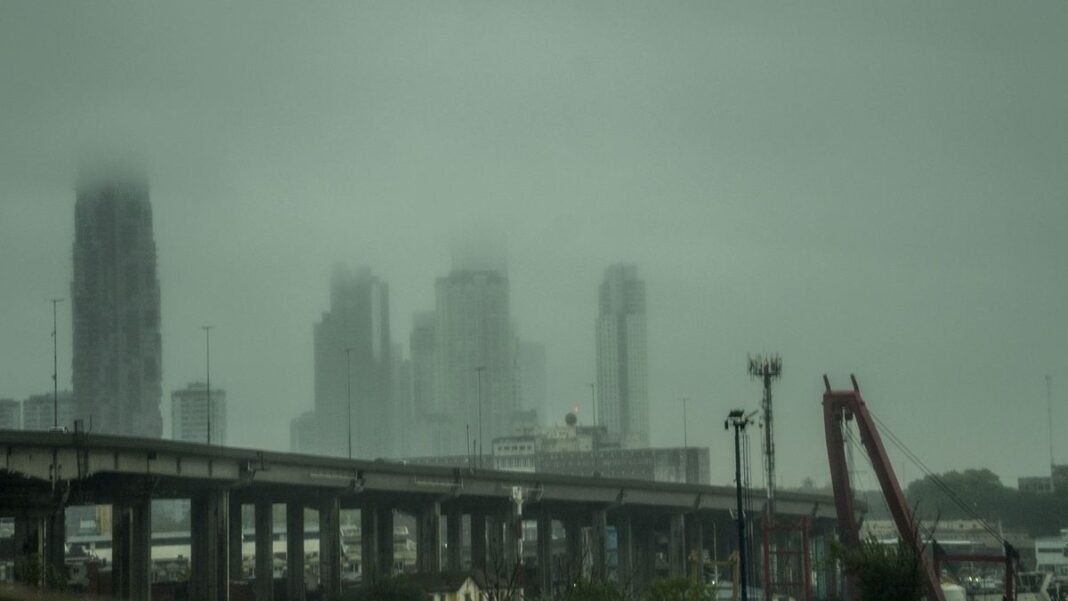 Buenos Aires amaneció cubierta de niebla y las fotos parecen de otra dimensión