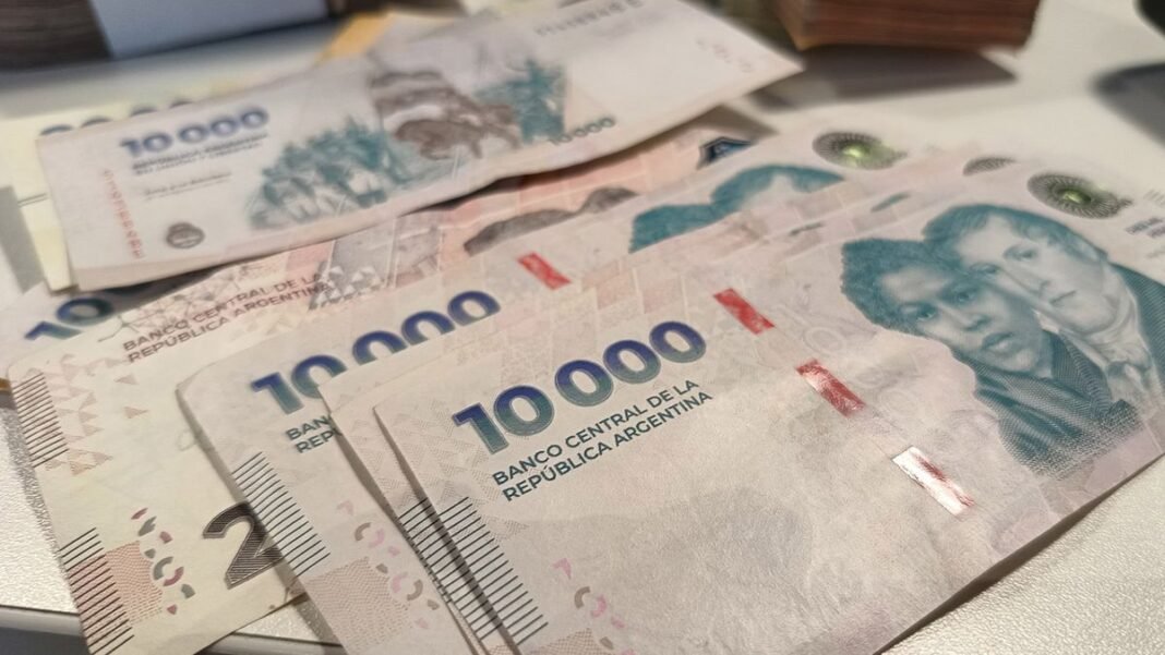 Empleados estatales: confirmaron la fecha de cobro de marzo con el aumento salarial incluido