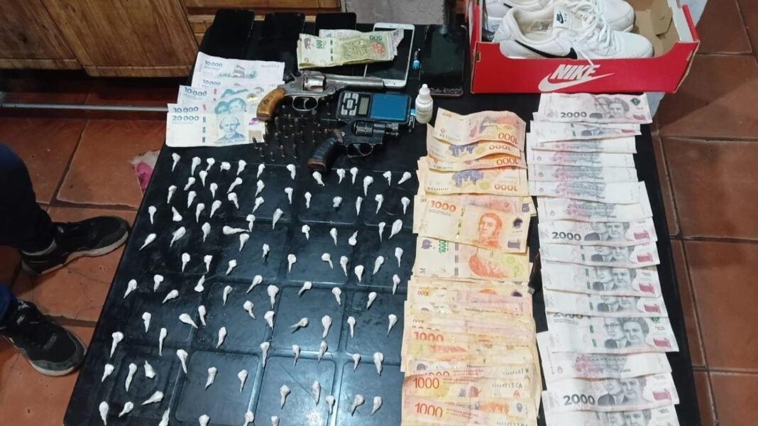 Robaron a una jubilada de 80 años en Rivadavia y cayeron dos hermanos: había armas y drogas en la casa