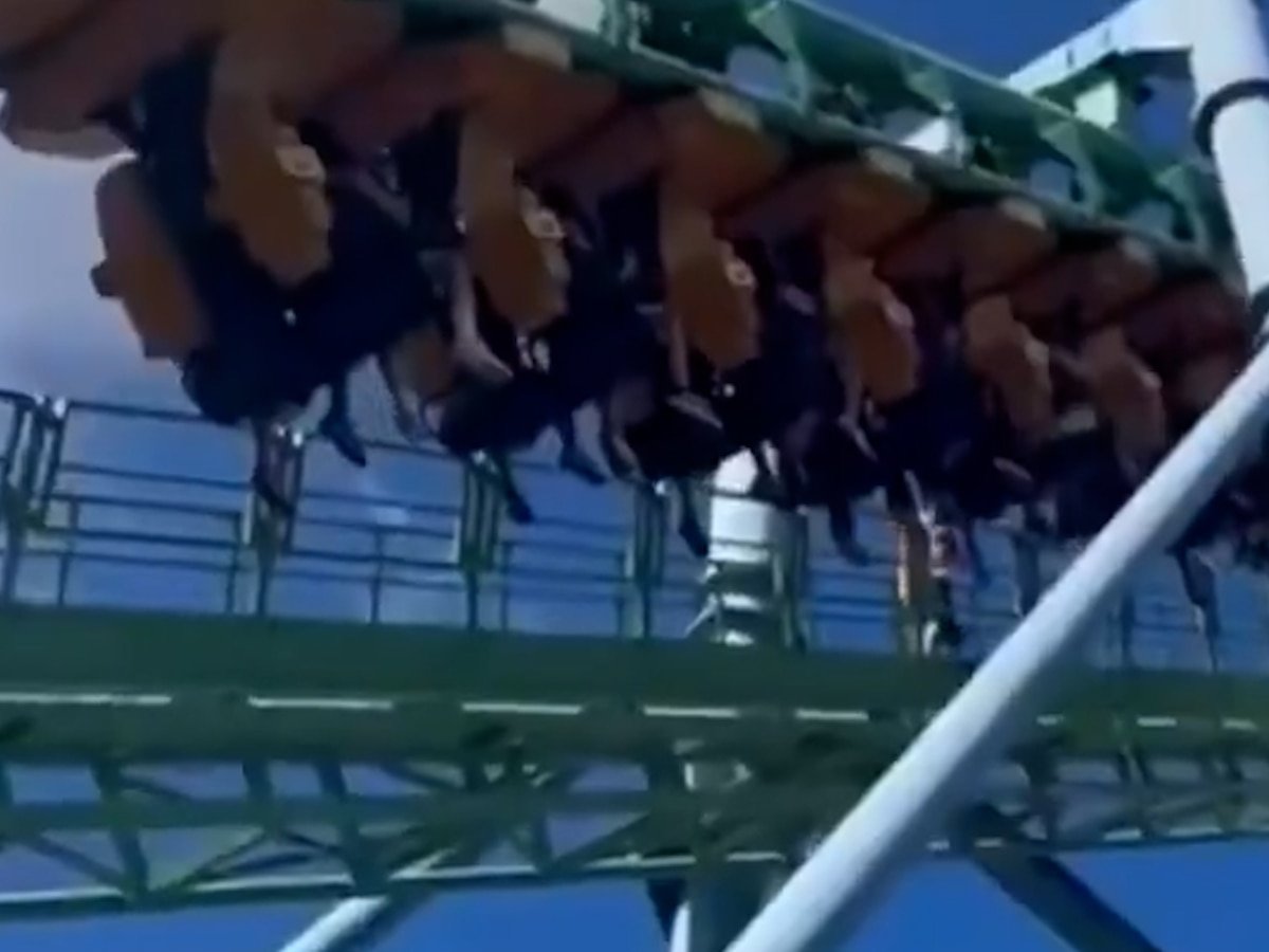 Susto en el Parque de la Costa: falló una montaña rusa y los pasajeros quedaron colgados durante 20 minutos