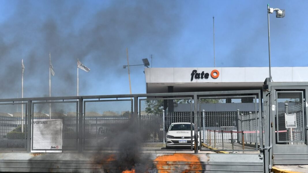 Trabajadores de FATE marchan a Plaza de Mayo y el Gobierno ya evalúa intervenir la empresa