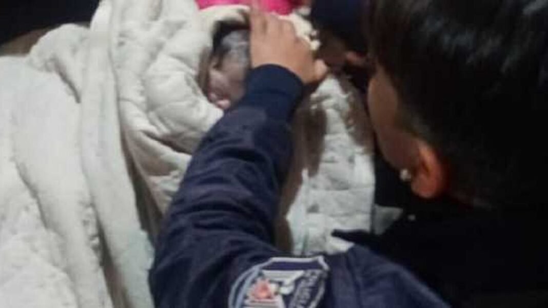 Los policías de San Martín que se convirtieron en parteros de emergencia: el bebé llegó sano