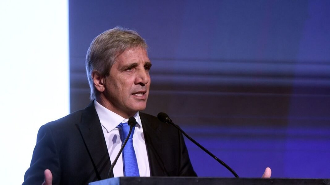 Caputo fue categórico ante los empresarios: ‘El modelo económico no va a cambiar, adáptense’