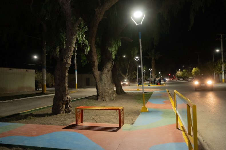 Horror en una parada de Rawson: atacaron a cuchillazos a una adolescente que esperaba el colectivo