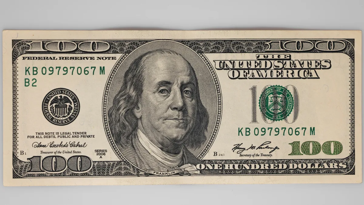 Dólar arrancó la semana corta en alza: oficial a $1.430