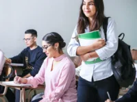 La UNSJ abrió su feria vocacional con física, filosofía y energía eléctrica