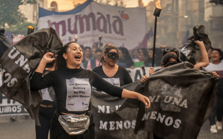 Bullrich cruzó al «partido feminista» en plena marcha del Ni Una Menos