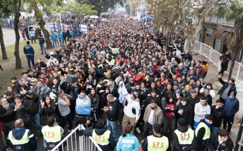 El Indio Solari se va con una marea humana: más de 50 cuadras de fila en Avellaneda