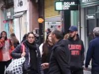 El dólar trepó a $1.450 en el Banco Nación y marcó máximo desde febrero