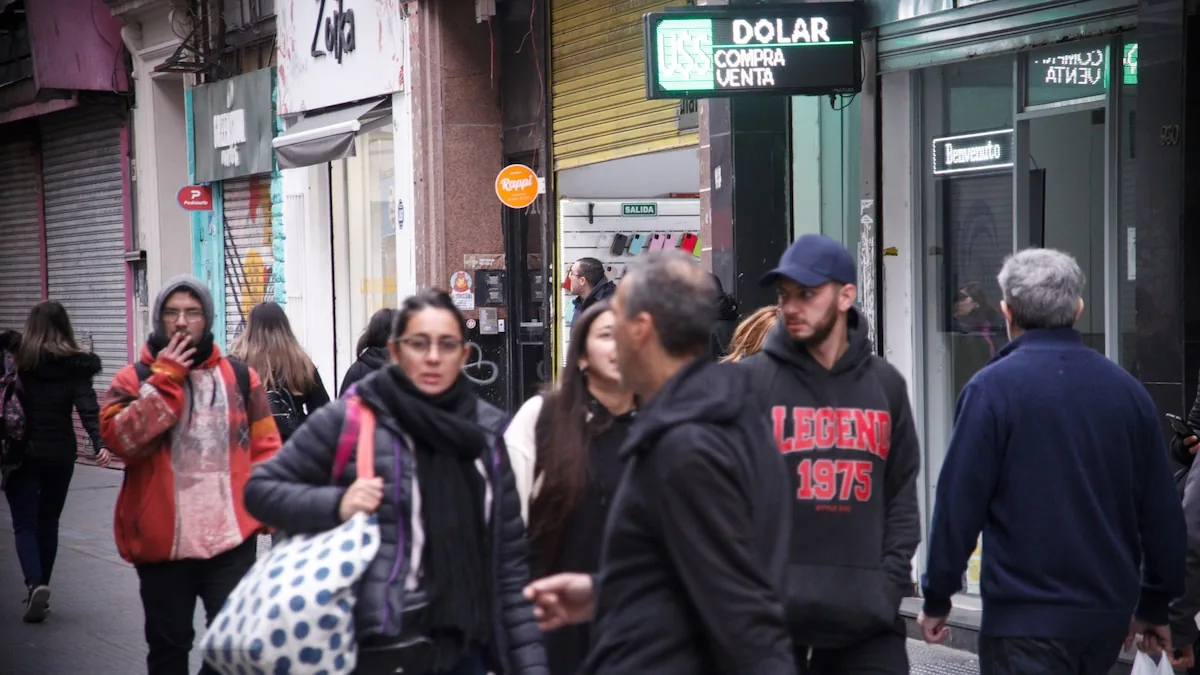 El dólar trepó a $1.450 en el Banco Nación y marcó máximo desde febrero