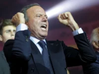 Julio Iglesias gana en la Justicia: la Fiscalía deberá entregarle la denuncia archivada