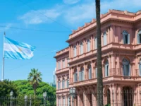 El FMI elogió las compras de dólares del BCRA y pidió reformas fiscales y previsionales