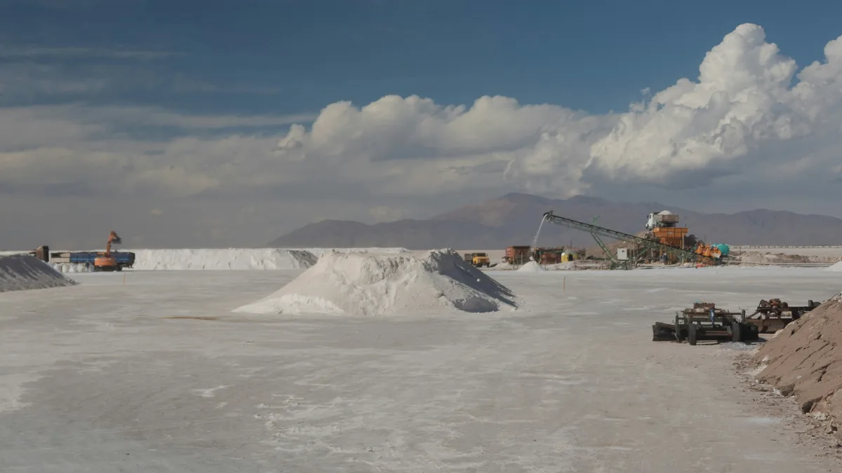 Milei aprobó $1.166 millones para duplicar producción de litio en Jujuy