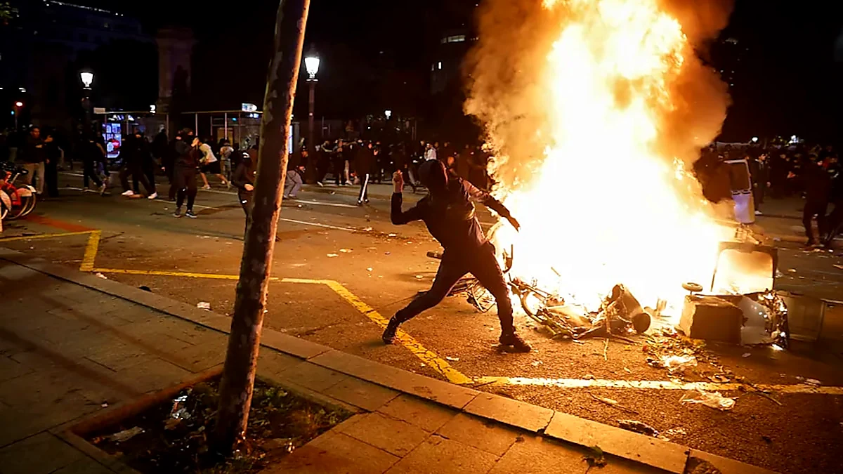 Barcelona en llamas: 100 detenidos tras saqueos y choques con la policía