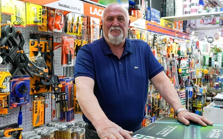 Farmacias, ferreterías y huevos: la historia del comerciante sanjuanino que siempre vuelve a empezar