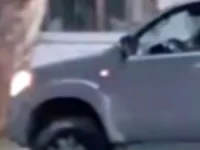 La Hilux viral de Rawson que siguió andando con la rueda pinchada