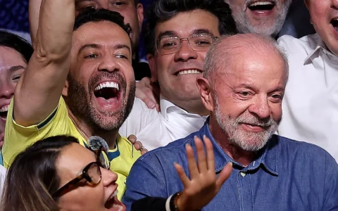 El hombre que perdió un dedo a los 17 y hoy gobierna Brasil con 81 años