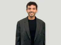 La marca de ropa que aprendió a fabricar en China un año antes de vender