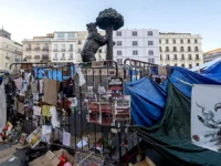 Un mes acampados en Sol y no se van hasta que haya respuestas