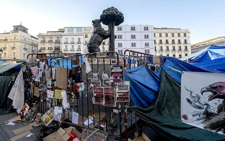 Un mes acampados en Sol y no se van hasta que haya respuestas