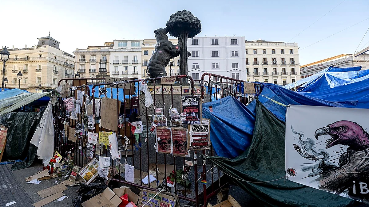Un mes acampados en Sol y no se van hasta que haya respuestas