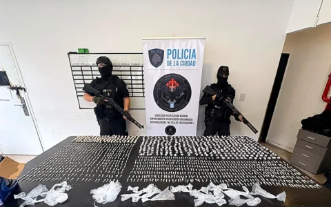 Dos dealers con 60 antecedentes cayeron con 1.400 dosis en la Villa 31