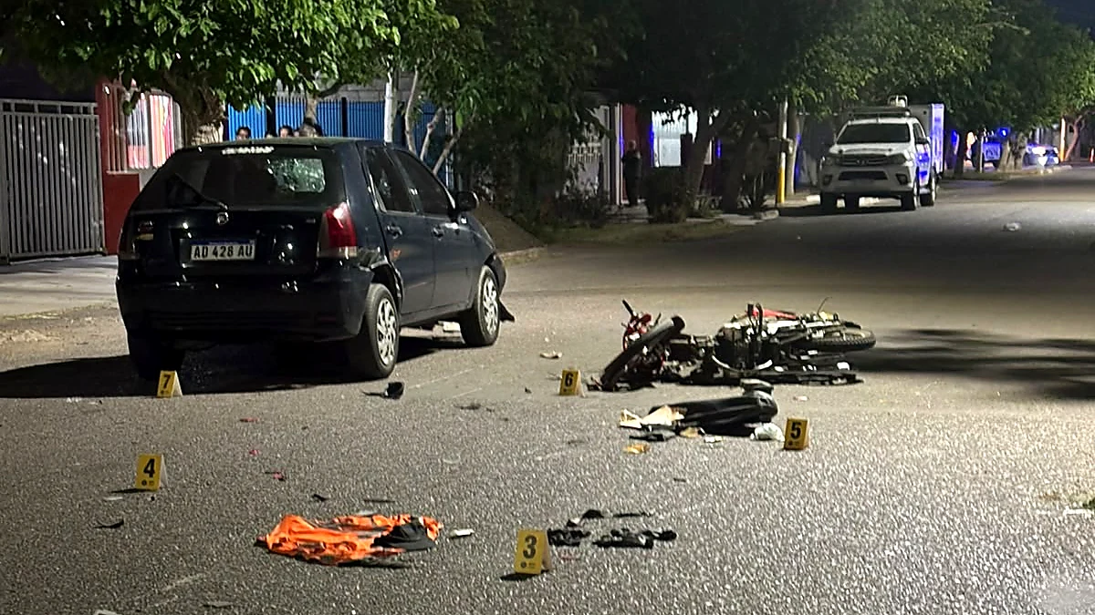 Murió el motociclista que chocó en Rawson y la cámara de seguridad es clave