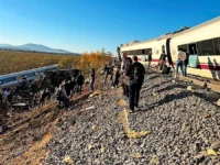 Al menos 30 muertos en el peor choque de trenes de España en décadas