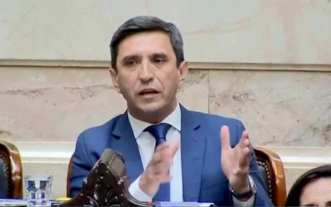 Andino va en persona a la audiencia del Acueducto aunque no quería