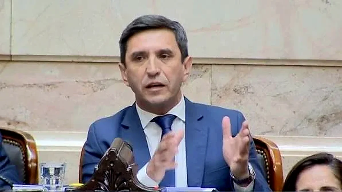 Andino va en persona a la audiencia del Acueducto aunque no quería