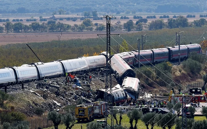 Los audios que revelan por qué nadie frenó el tren antes del choque en España