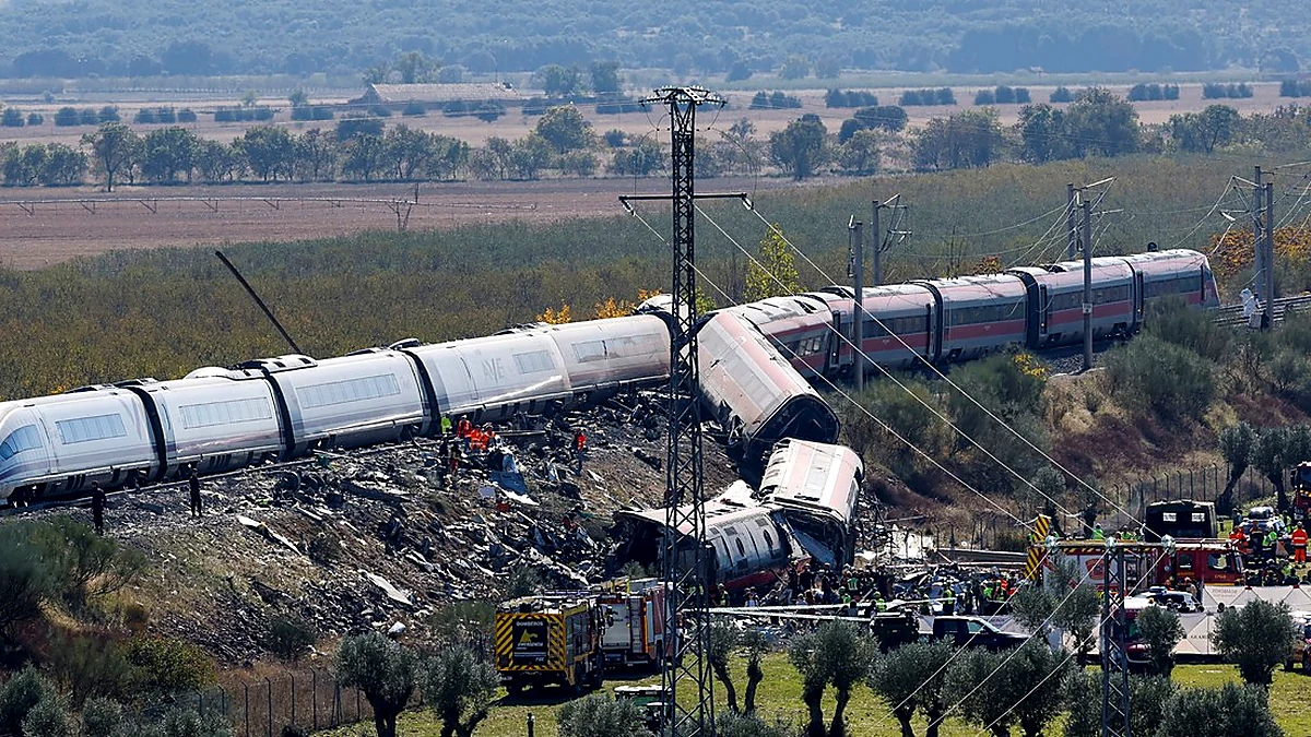 Los audios que revelan por qué nadie frenó el tren antes del choque en España