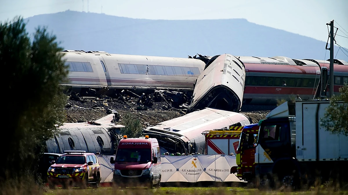 Al menos 69 muertos en el peor choque de trenes de España en años