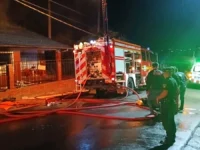 Un hombre murió atrapado en el incendio de su casa en Alem