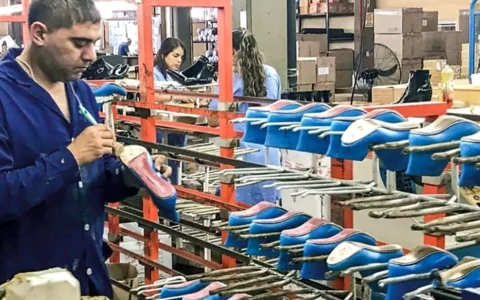 Las fábricas de calzado en San Juan venden sus máquinas para sobrevivir