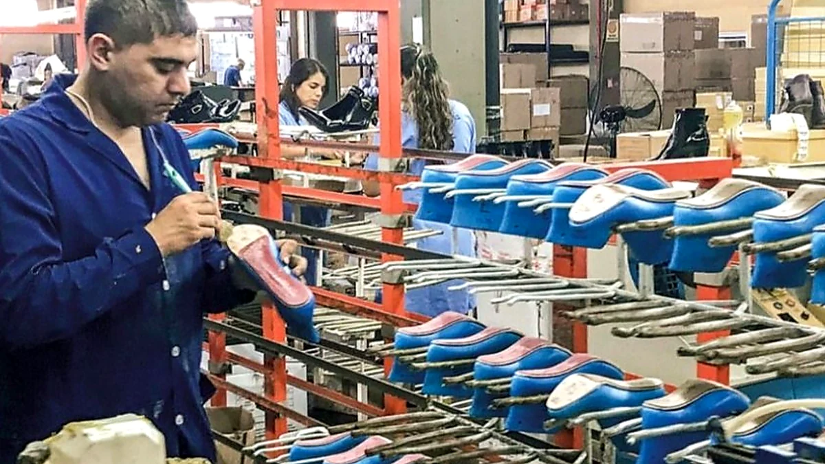 Las fábricas de calzado en San Juan venden sus máquinas para sobrevivir